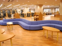 市川高校 图书浏览室