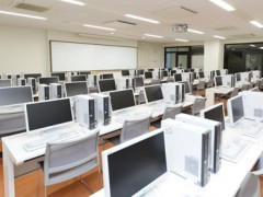 明治大学附属中野高校校园风光电脑室