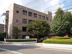 白梅学园校园大门