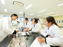 大妻岚山高校 实验室