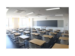 睿明高校 教室