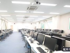 东京成德大学高校电脑室