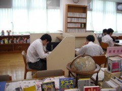 东京都立调布南高等学校图书室