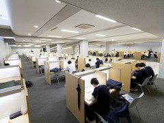 足立学园高校自习室