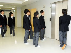 东京都立向丘高等学校走廊