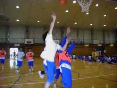 东京都立东大和高等学校打篮球