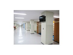 东京都立保谷高等学校升降口