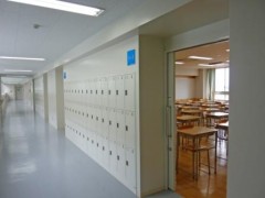 东京都立小岩高等学校走廊