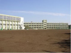 东京都立杉并综合高等学校广场