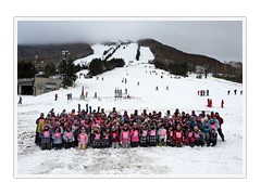 积极参加滑雪活动