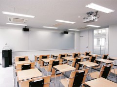 下北泽成德高等学校设施 