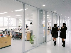 下北泽成德高等学校设施 