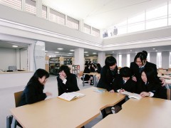 下北泽成德高等学校设施 
