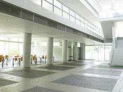 下北泽成德高等学校设施 