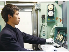 岩仓高等学校设施 