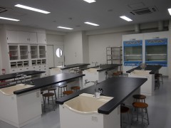 修德高等学校设施 