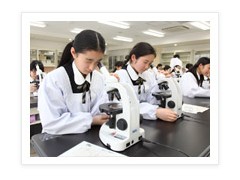 中村学园女子高中学生上课学习