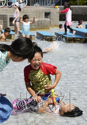 日本多地出现盛夏天气