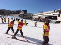 关东第一高校滑雪活动