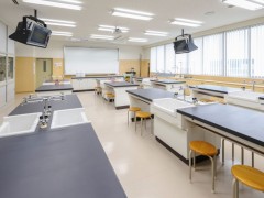 駒澤大学附属苫小牧高校实验室