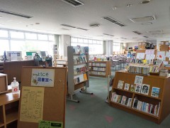 云雀丘学园高等学校整洁优雅的图书馆2
