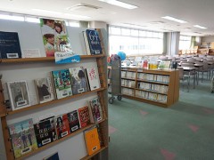 云雀丘学园高等学校整洁优雅的图书馆6