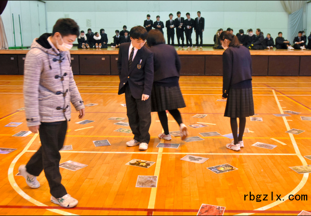 日本县立遊佐高中学生以家乡的自然和文化为题材自作纸牌游戏