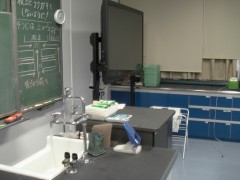 云雀丘学园高中学校设施之物理实验教室