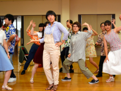 日本鸟取县举办从中学生到30岁年龄不等的混合公演