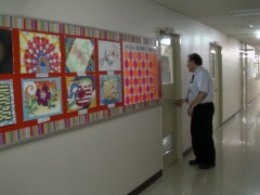 冲绳尚学高等学校室内展示板