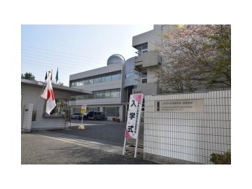 平成30年度 工学院大学附属中学校・高等学校の入学式を挙行しました
2018年4月4日，工学院大学附属高中在校体育馆举行了入学仪式。穿着新校服的新生们，在班主任老师的点名下，以庄重威严的姿态依次进入会堂。在新生宣誓中是，采用了英语演讲的方式，顿时感到了国际化校风的仪式盛宴。
    新生们，家长们，恭喜你们入学，有了一个新的开始。
还有家长分享的东京工学院大学附中新生入学式的照片，分享的家长是清华大学教授，
大儿子入学东京农业大学，帅帅的小儿子入学工学院大学附中。这两天连续参加两个儿子的
入学式，开心幸福的爸爸。