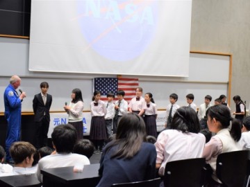 工学院大学附属高中自然科学课程 原美国国家航空航天局宇宙飞行员特别演讲会