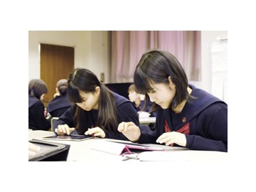 山梨英和高中——只有女孩子才能进的超级科学班