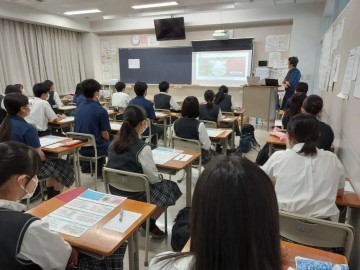 八王子高中高一特进班参加大学模拟课堂活动