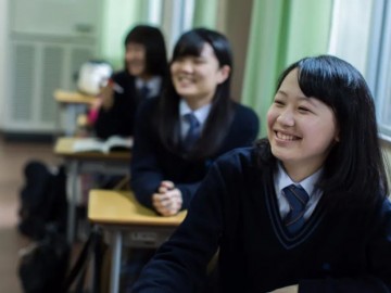 日本高中入学考试考的英语数学和国内学的一样吗？