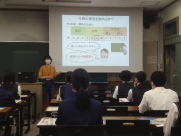 八王子高中特进班同学参加大学探讨会