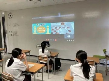 鸟取敬爱高中新学期迎来一位意大利留学生