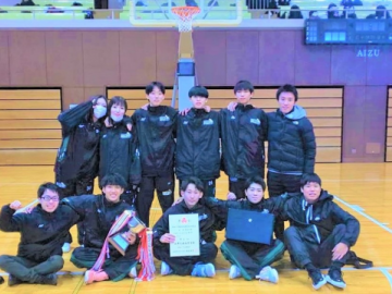 会津北岭高中篮球部在会津地区夺冠 获得全校表彰