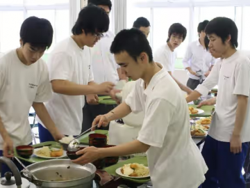最注重孩子饮食的日本高中——西山学院高中