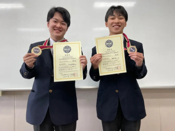 在日本高中学IT，然后拿了个全国冠军