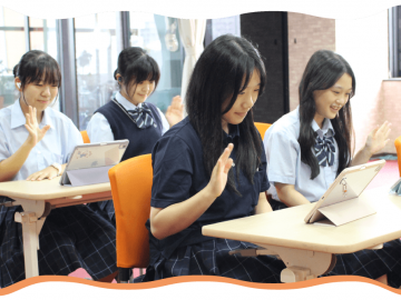 好文学园女子高中最新宣传画册积极筹备中……