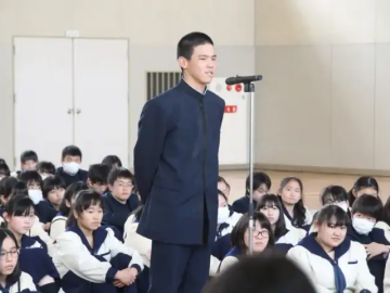 这是校园霸凌，还是日本高中独有的“尊重前辈”的文化？