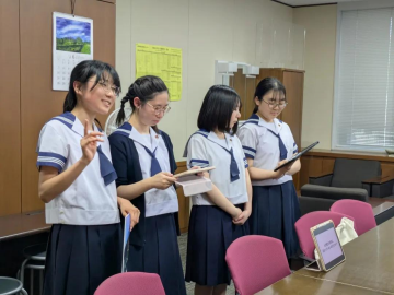 高中生让当地热闹起来！山梨英和高中向地方教育委员会汇报成果